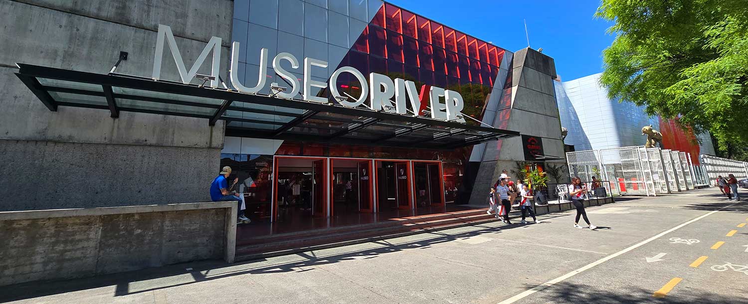 Entrada al Museo River y Estadio Monumental
