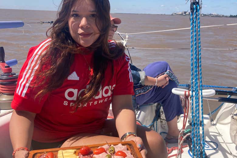 Paseo en velero por el rio de la Plata con aperitivo