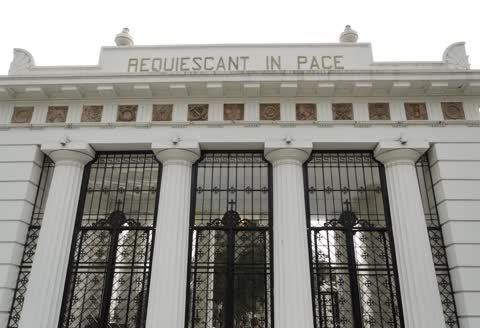 Peristilos de los Cementerios de la Recoleta, Chacarita y Flores