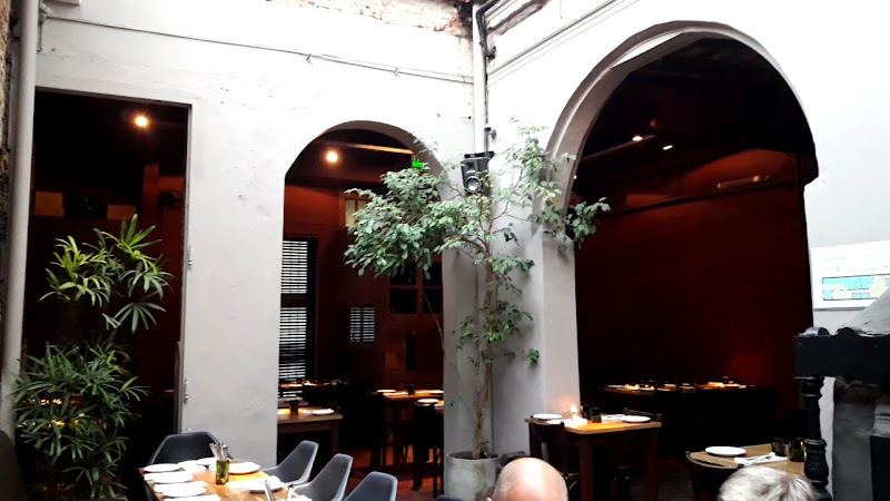 Bar 878