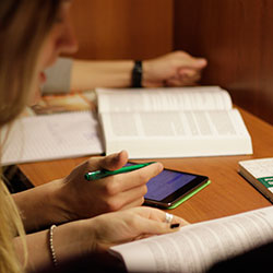 Universidad de Ciencias Empresariales y Sociales
